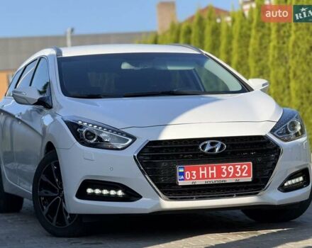 Белый Хендай и40, объемом двигателя 1.7 л и пробегом 189 тыс. км за 13950 $, фото 1 на Automoto.ua