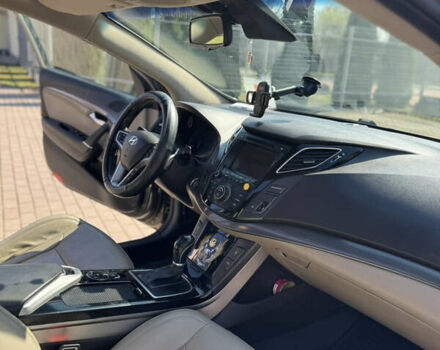 Бежевий Хендай і40, об'ємом двигуна 1.7 л та пробігом 190 тис. км за 11000 $, фото 12 на Automoto.ua