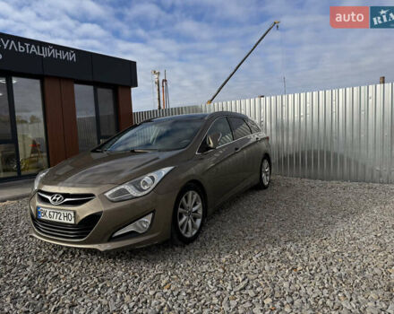 Бежевий Хендай і40, об'ємом двигуна 1.7 л та пробігом 282 тис. км за 10300 $, фото 1 на Automoto.ua