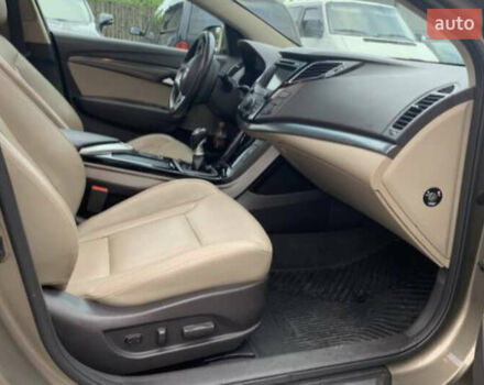 Бежевый Хендай и40, объемом двигателя 1.69 л и пробегом 278 тыс. км за 9450 $, фото 2 на Automoto.ua