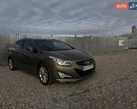 Бежевый Хендай и40, объемом двигателя 1.7 л и пробегом 282 тыс. км за 10300 $, фото 1 на Automoto.ua