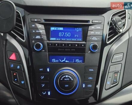 Черный Хендай и40, объемом двигателя 1.7 л и пробегом 202 тыс. км за 10700 $, фото 22 на Automoto.ua