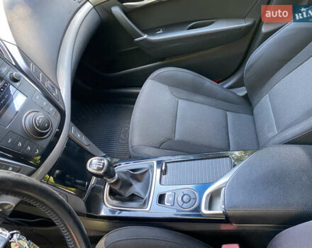 Черный Хендай и40, объемом двигателя 1.7 л и пробегом 242 тыс. км за 8000 $, фото 6 на Automoto.ua