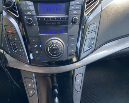 Черный Хендай и40, объемом двигателя 1.7 л и пробегом 242 тыс. км за 8000 $, фото 5 на Automoto.ua