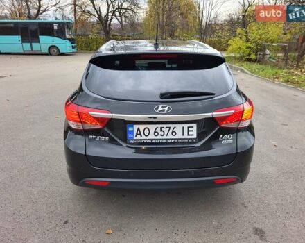 Черный Хендай и40, объемом двигателя 1.69 л и пробегом 245 тыс. км за 8800 $, фото 4 на Automoto.ua