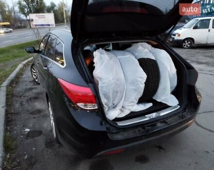 Черный Хендай и40, объемом двигателя 1.7 л и пробегом 213 тыс. км за 11700 $, фото 1 на Automoto.ua