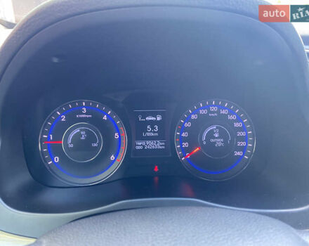 Черный Хендай и40, объемом двигателя 1.7 л и пробегом 242 тыс. км за 8000 $, фото 4 на Automoto.ua