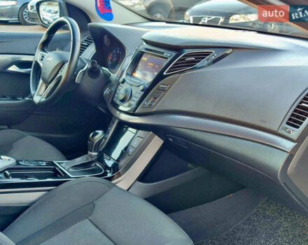 Черный Хендай и40, объемом двигателя 1.7 л и пробегом 165 тыс. км за 13900 $, фото 21 на Automoto.ua