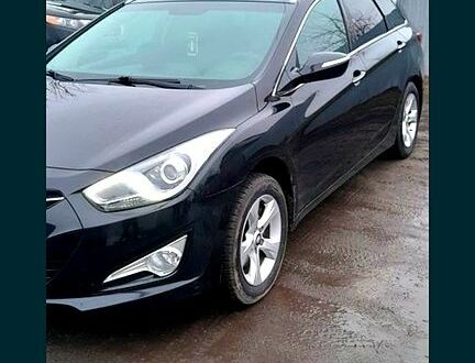 Черный Хендай и40, объемом двигателя 1.7 л и пробегом 195 тыс. км за 9000 $, фото 1 на Automoto.ua