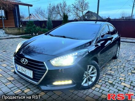 Черный Хендай и40, объемом двигателя 1.7 л и пробегом 27700 тыс. км за 10500 $, фото 1 на Automoto.ua