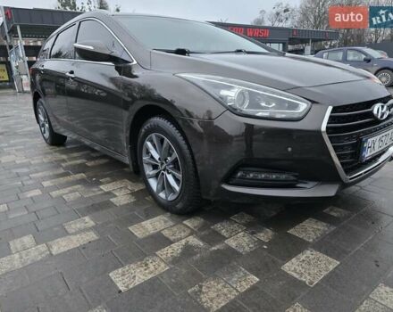 Коричневый Хендай и40, объемом двигателя 1.69 л и пробегом 321 тыс. км за 12200 $, фото 1 на Automoto.ua