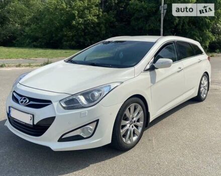 Хендай и40, объемом двигателя 1.69 л и пробегом 321 тыс. км за 9700 $, фото 1 на Automoto.ua