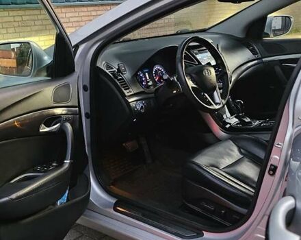 Серый Хендай и40, объемом двигателя 2 л и пробегом 142 тыс. км за 9970 $, фото 3 на Automoto.ua