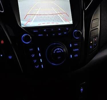 Серый Хендай и40, объемом двигателя 2 л и пробегом 142 тыс. км за 9970 $, фото 10 на Automoto.ua