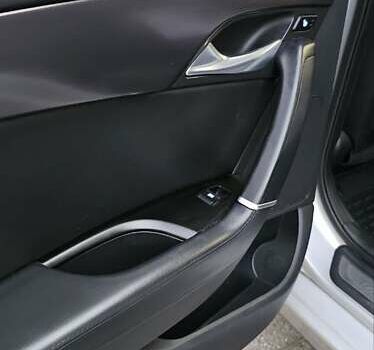 Серый Хендай и40, объемом двигателя 2 л и пробегом 142 тыс. км за 9970 $, фото 9 на Automoto.ua