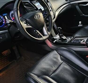 Серый Хендай и40, объемом двигателя 2 л и пробегом 142 тыс. км за 9970 $, фото 4 на Automoto.ua