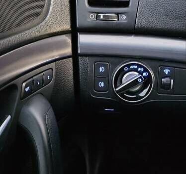 Серый Хендай и40, объемом двигателя 2 л и пробегом 142 тыс. км за 9970 $, фото 5 на Automoto.ua