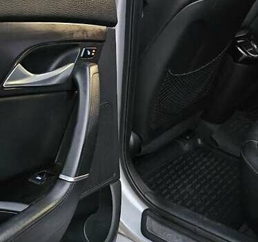 Серый Хендай и40, объемом двигателя 2 л и пробегом 142 тыс. км за 9970 $, фото 1 на Automoto.ua