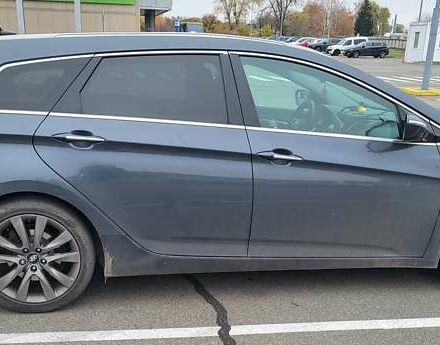 Серый Хендай и40, объемом двигателя 1.7 л и пробегом 238 тыс. км за 8500 $, фото 10 на Automoto.ua