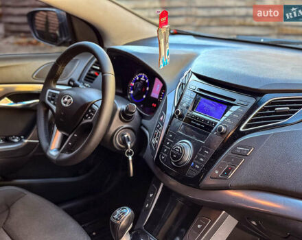 Серый Хендай и40, объемом двигателя 1.69 л и пробегом 142 тыс. км за 9100 $, фото 95 на Automoto.ua