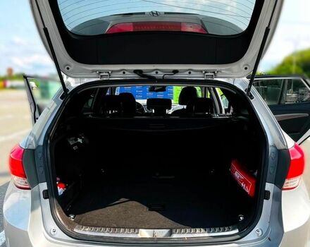 Серый Хендай и40, объемом двигателя 2 л и пробегом 268 тыс. км за 9900 $, фото 2 на Automoto.ua