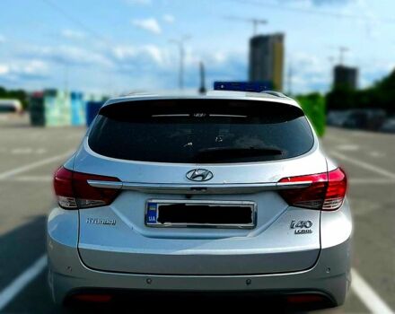 Серый Хендай и40, объемом двигателя 2 л и пробегом 268 тыс. км за 9900 $, фото 6 на Automoto.ua