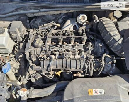 Серый Хендай и40, объемом двигателя 1.7 л и пробегом 238 тыс. км за 9500 $, фото 7 на Automoto.ua