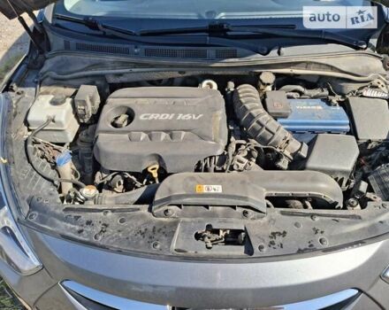 Серый Хендай и40, объемом двигателя 1.7 л и пробегом 238 тыс. км за 9500 $, фото 5 на Automoto.ua