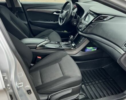 Серый Хендай и40, объемом двигателя 1.7 л и пробегом 179 тыс. км за 12700 $, фото 5 на Automoto.ua