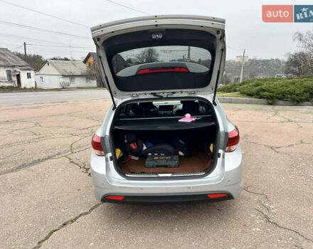 Серый Хендай и40, объемом двигателя 1.69 л и пробегом 179 тыс. км за 12700 $, фото 3 на Automoto.ua