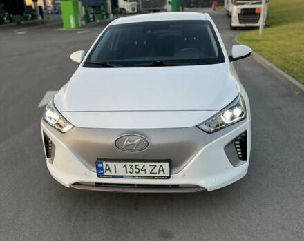 Белый Хендай Ioniq, объемом двигателя 0 л и пробегом 97 тыс. км за 12900 $, фото 3 на Automoto.ua