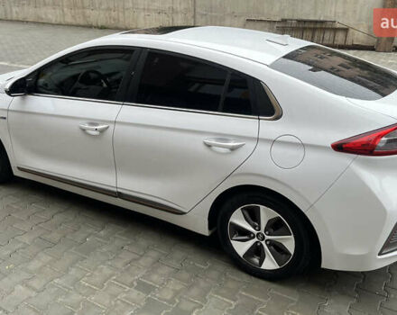 Белый Хендай Ioniq, объемом двигателя 0 л и пробегом 158 тыс. км за 13200 $, фото 13 на Automoto.ua