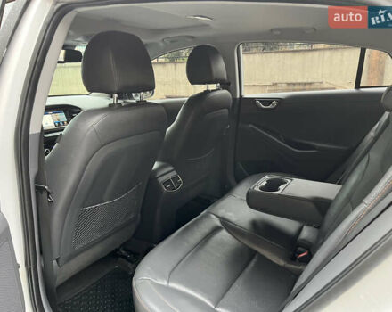 Белый Хендай Ioniq, объемом двигателя 0 л и пробегом 158 тыс. км за 13200 $, фото 28 на Automoto.ua