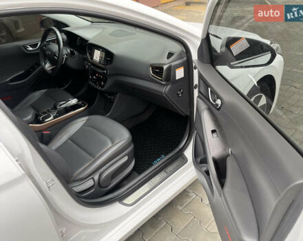 Белый Хендай Ioniq, объемом двигателя 0 л и пробегом 158 тыс. км за 13200 $, фото 22 на Automoto.ua