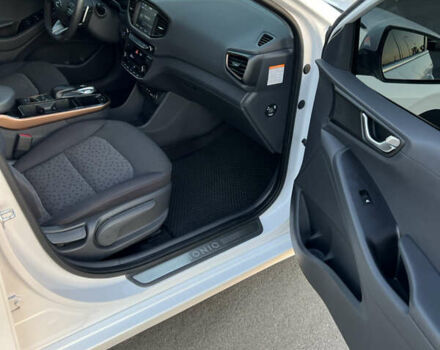 Белый Хендай Ioniq, объемом двигателя 0 л и пробегом 97 тыс. км за 12900 $, фото 18 на Automoto.ua