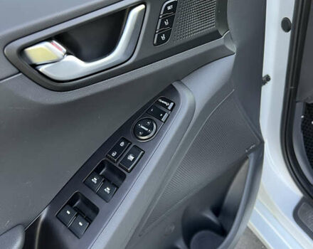 Белый Хендай Ioniq, объемом двигателя 0 л и пробегом 97 тыс. км за 12900 $, фото 31 на Automoto.ua