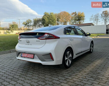Белый Хендай Ioniq, объемом двигателя 0 л и пробегом 115 тыс. км за 12000 $, фото 3 на Automoto.ua