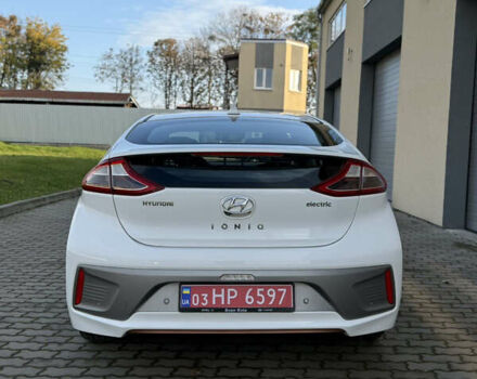 Белый Хендай Ioniq, объемом двигателя 0 л и пробегом 115 тыс. км за 12000 $, фото 4 на Automoto.ua
