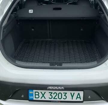 Хендай Ioniq 2016 у Хмельницькому на Automoto.ua Білий Хендай Ioniq, об'ємом двигуна 0 л та пробігом 230 тис. км за 12800 $, фото 12 на Automoto.ua