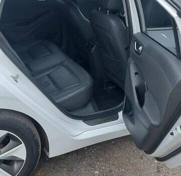Хендай Ioniq 2016 у Хмельницькому на Automoto.ua Білий Хендай Ioniq, об'ємом двигуна 0 л та пробігом 230 тис. км за 12800 $, фото 16 на Automoto.ua