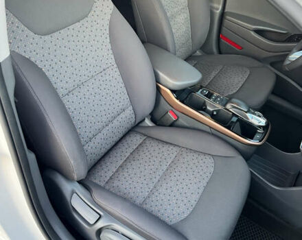 Белый Хендай Ioniq, объемом двигателя 0 л и пробегом 97 тыс. км за 12900 $, фото 19 на Automoto.ua