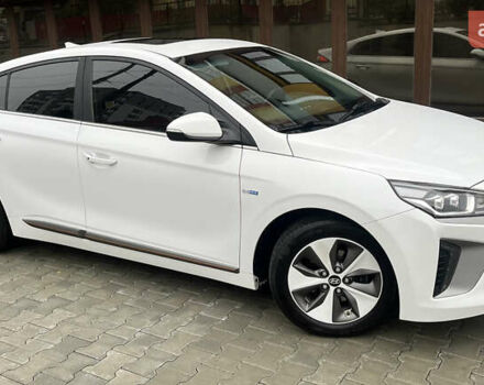 Белый Хендай Ioniq, объемом двигателя 0 л и пробегом 158 тыс. км за 13200 $, фото 2 на Automoto.ua