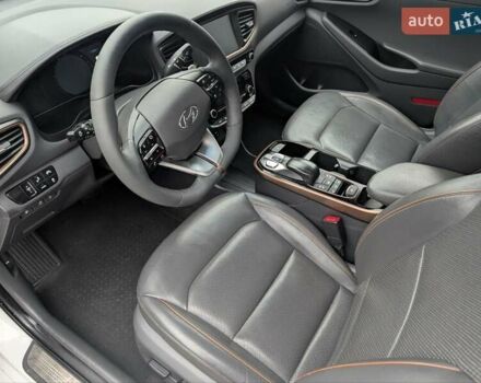 Белый Хендай Ioniq, объемом двигателя 0 л и пробегом 138 тыс. км за 12800 $, фото 13 на Automoto.ua