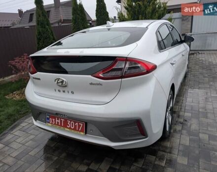 Белый Хендай Ioniq, объемом двигателя 0 л и пробегом 138 тыс. км за 12800 $, фото 5 на Automoto.ua