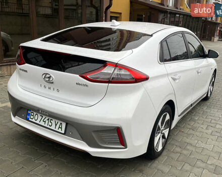 Белый Хендай Ioniq, объемом двигателя 0 л и пробегом 158 тыс. км за 13200 $, фото 11 на Automoto.ua