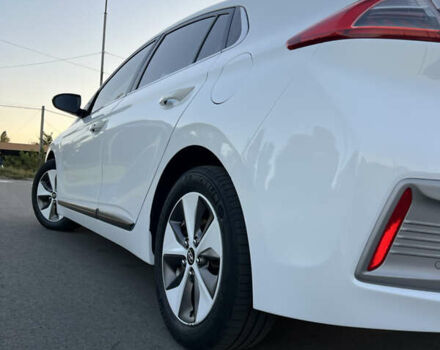 Белый Хендай Ioniq, объемом двигателя 0 л и пробегом 97 тыс. км за 12900 $, фото 11 на Automoto.ua
