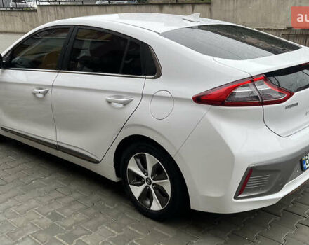 Белый Хендай Ioniq, объемом двигателя 0 л и пробегом 158 тыс. км за 13200 $, фото 14 на Automoto.ua