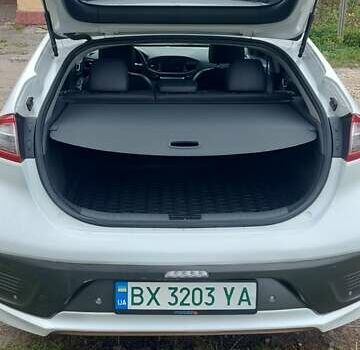 Хендай Ioniq 2016 у Хмельницькому на Automoto.ua Білий Хендай Ioniq, об'ємом двигуна 0 л та пробігом 230 тис. км за 12800 $, фото 17 на Automoto.ua