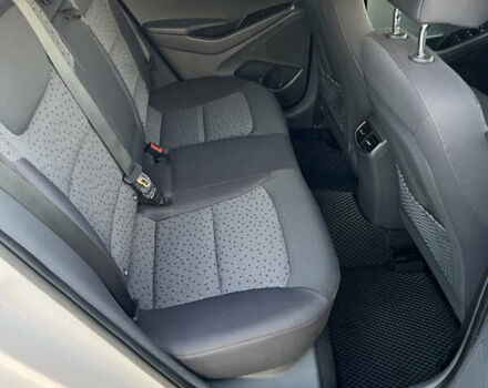 Белый Хендай Ioniq, объемом двигателя 0 л и пробегом 97 тыс. км за 12900 $, фото 21 на Automoto.ua