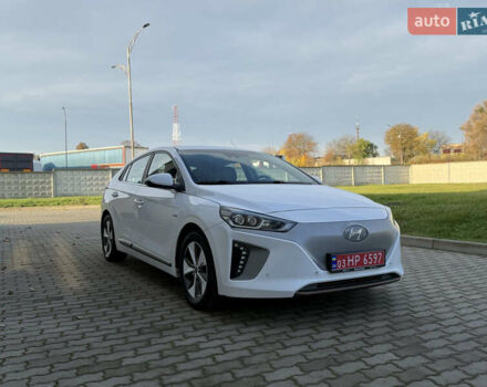Белый Хендай Ioniq, объемом двигателя 0 л и пробегом 115 тыс. км за 12000 $, фото 2 на Automoto.ua